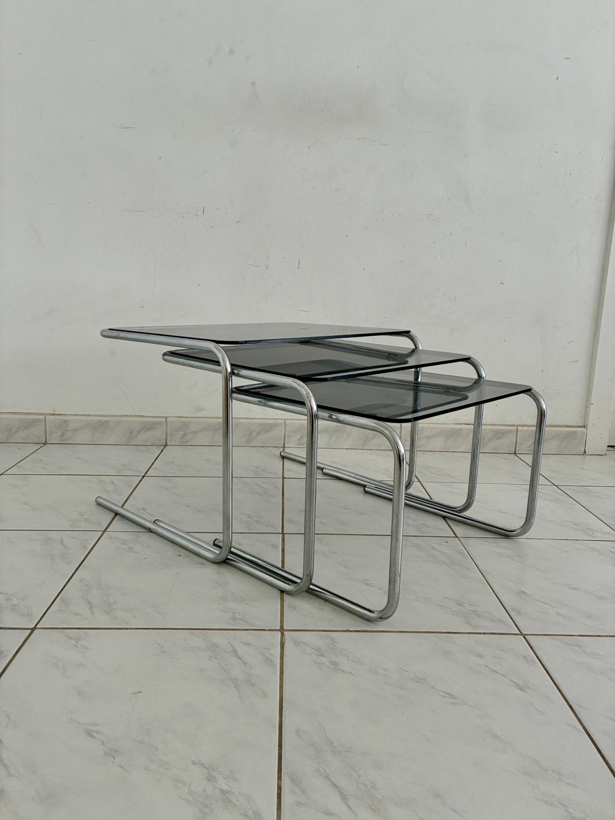 Vintage nesting tafels bijzettafels buisframe rookglas, Maison & Meubles, 55 à 75 cm, Bauhaus, Enlèvement ou Envoi, Verre
