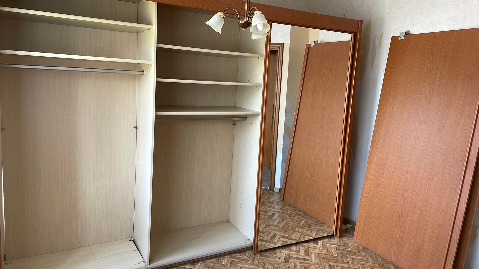 Grote kledingkast - Gratis, Huis en Inrichting, Kasten | Kleerkasten, Ophalen, Gebruikt