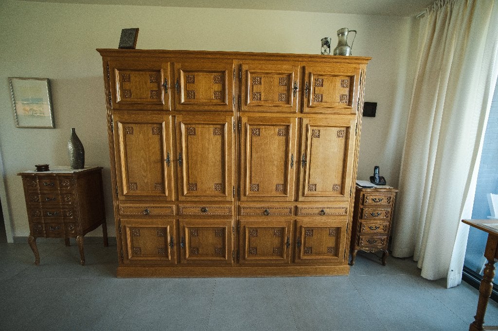 Eiken wandmeubelkast Louis XVI stijl, Ophalen, Zo goed als nieuw, Eikenhout, Met lade(s)