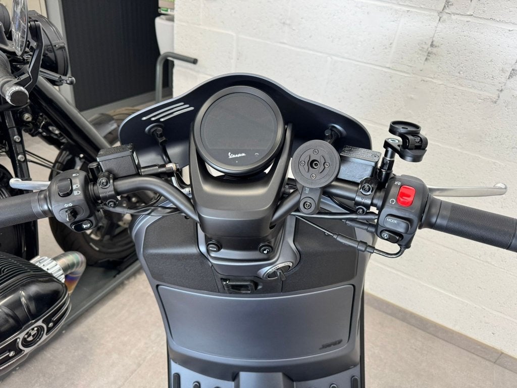 Vespa officina 8, Enlèvement