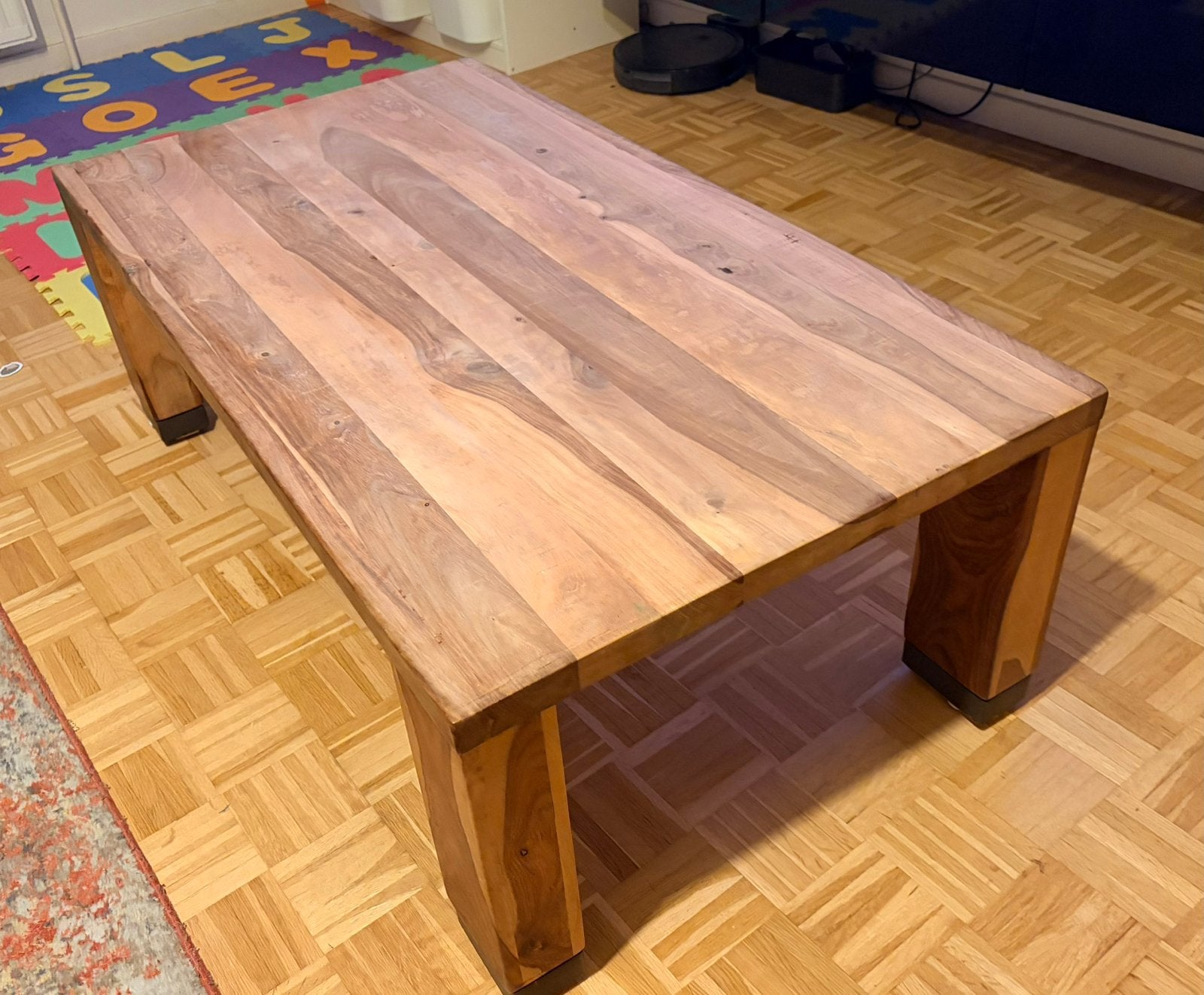 Massief houten woonkamertafel In zeer goede staat., Ophalen, Zo goed als nieuw