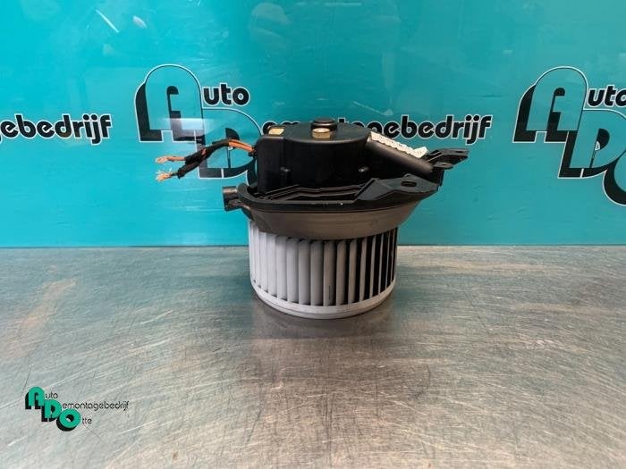 Moteur de ventilation chauffage d'un Opel Corsa (Corsa D 07-, -, Opel, 3 mois de garantie, Utilisé