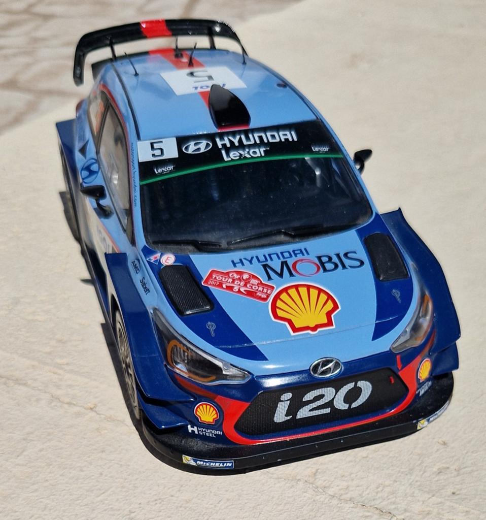 Hyundai Thierry Neuville 1/18 en 3 Dakar-auto's 1/43, Ophalen of Verzenden
