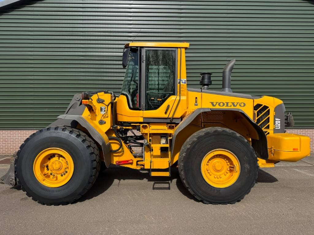 Volvo L 120 F, Chargeuse sur pneus ou Chouleur