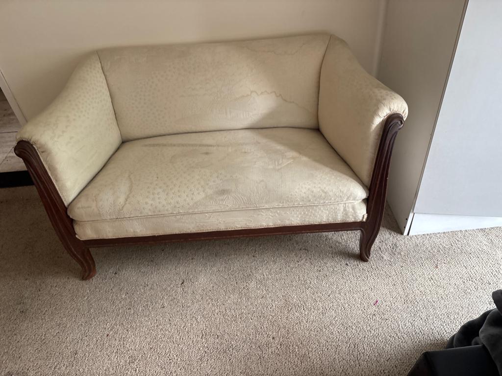 Petit fauteuil, Enlèvement