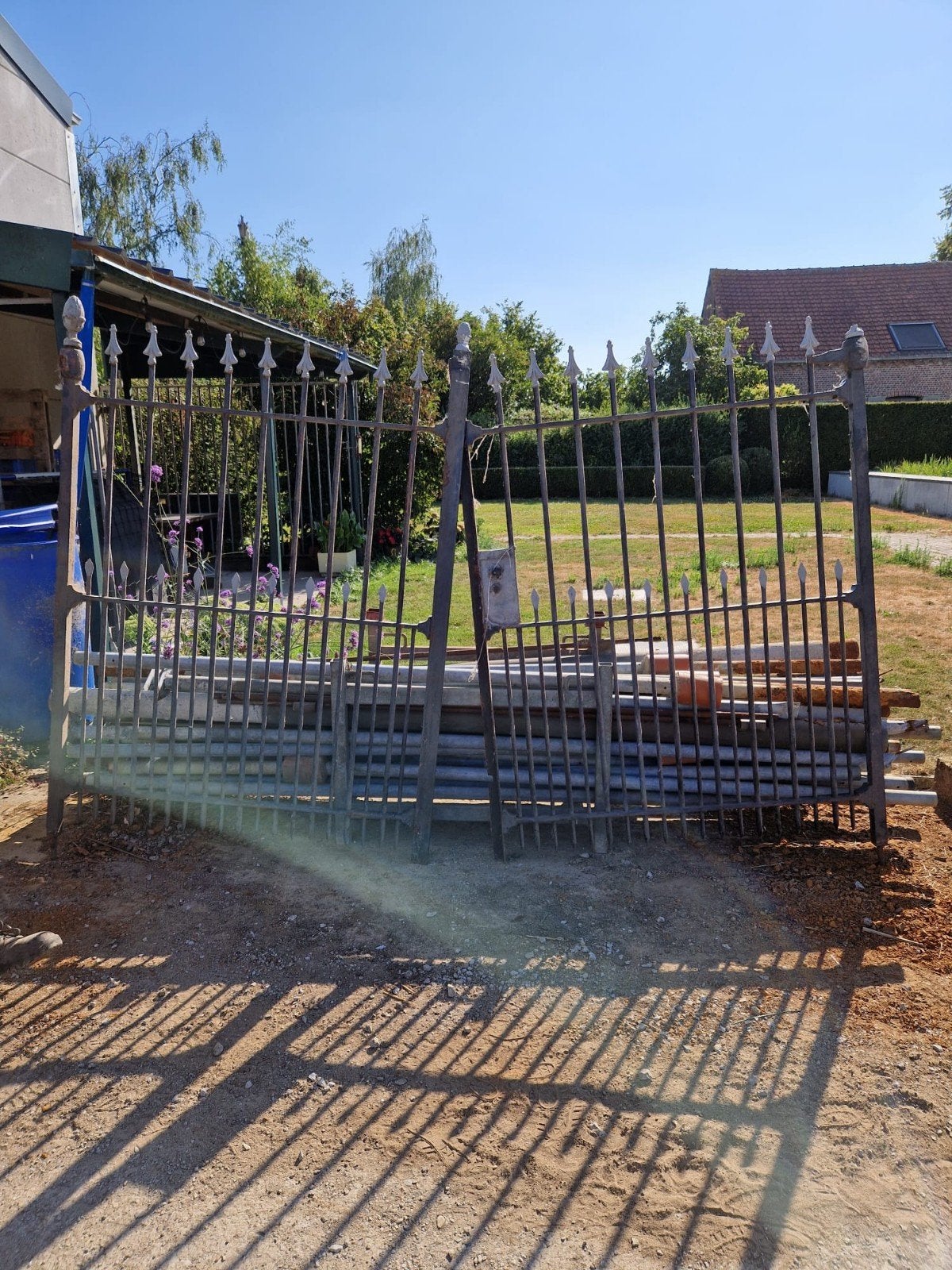 Stalen poort, Ophalen, IJzer