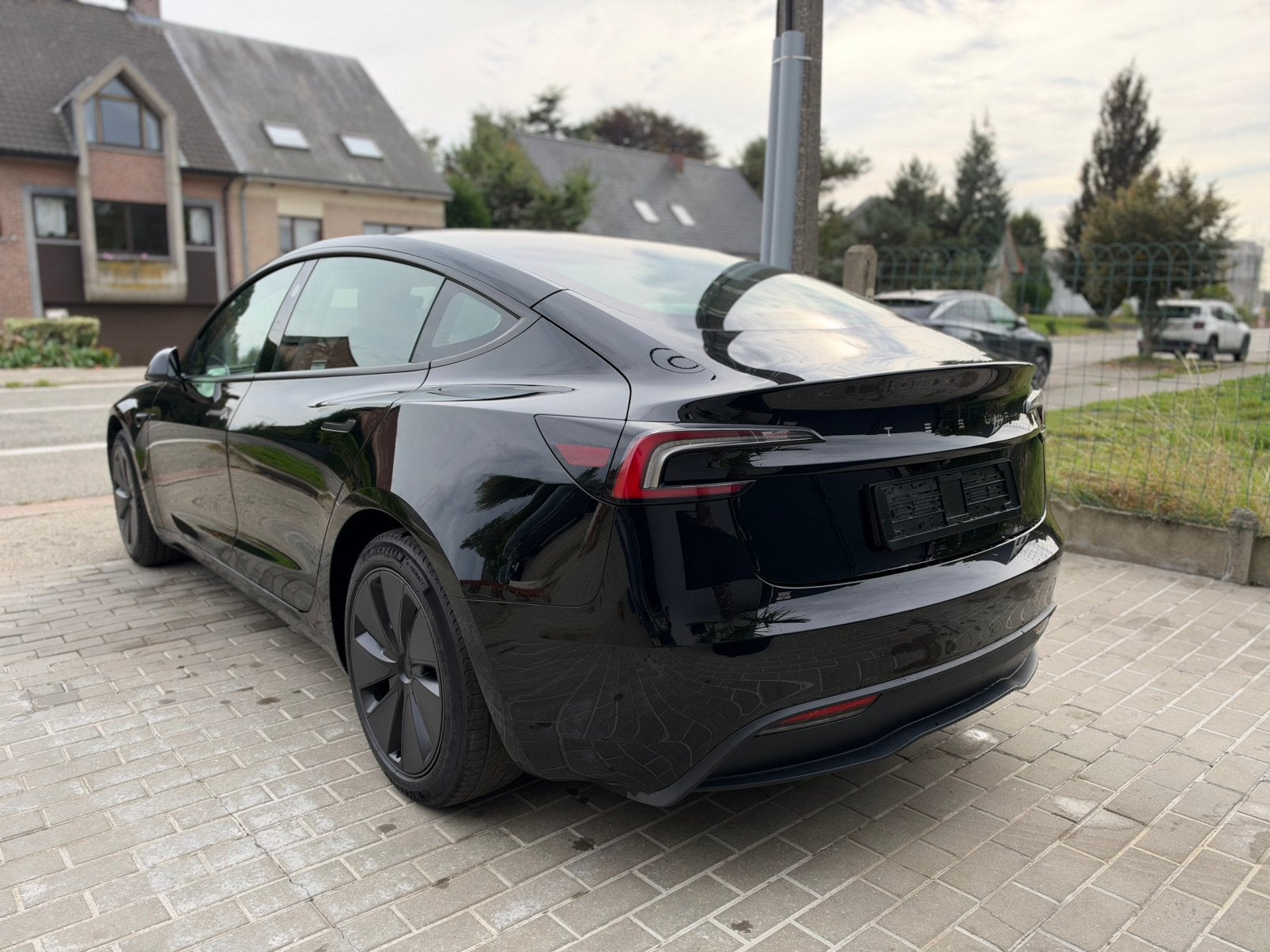 TESLA MODEL 3 2025 1ER PROPRIÉTAIRE 283CH 27.000KM, Autos, Cuir, Achat, 6 portes, Entreprise