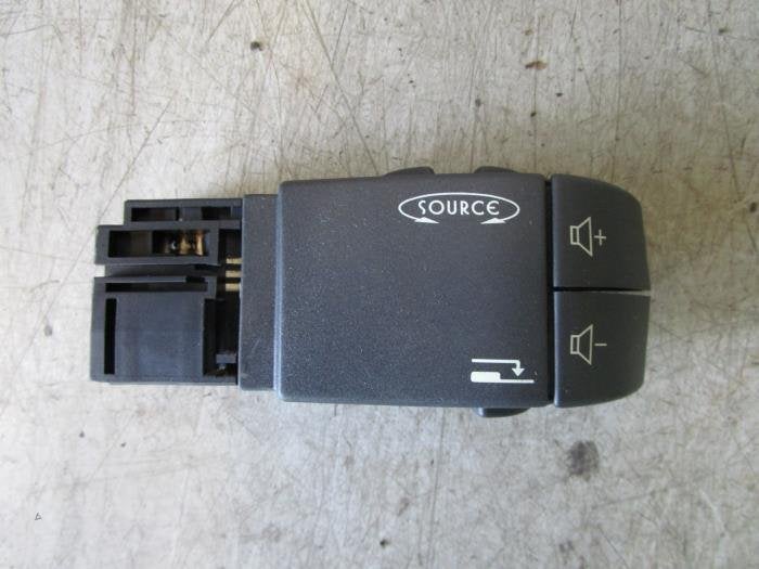 Radiobediening Stuur van een Renault Laguna (Laguna 01-), Gebruikt, -, Renault, -