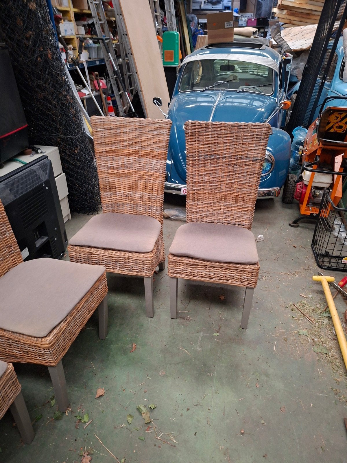 Rieten stoelen, Ophalen