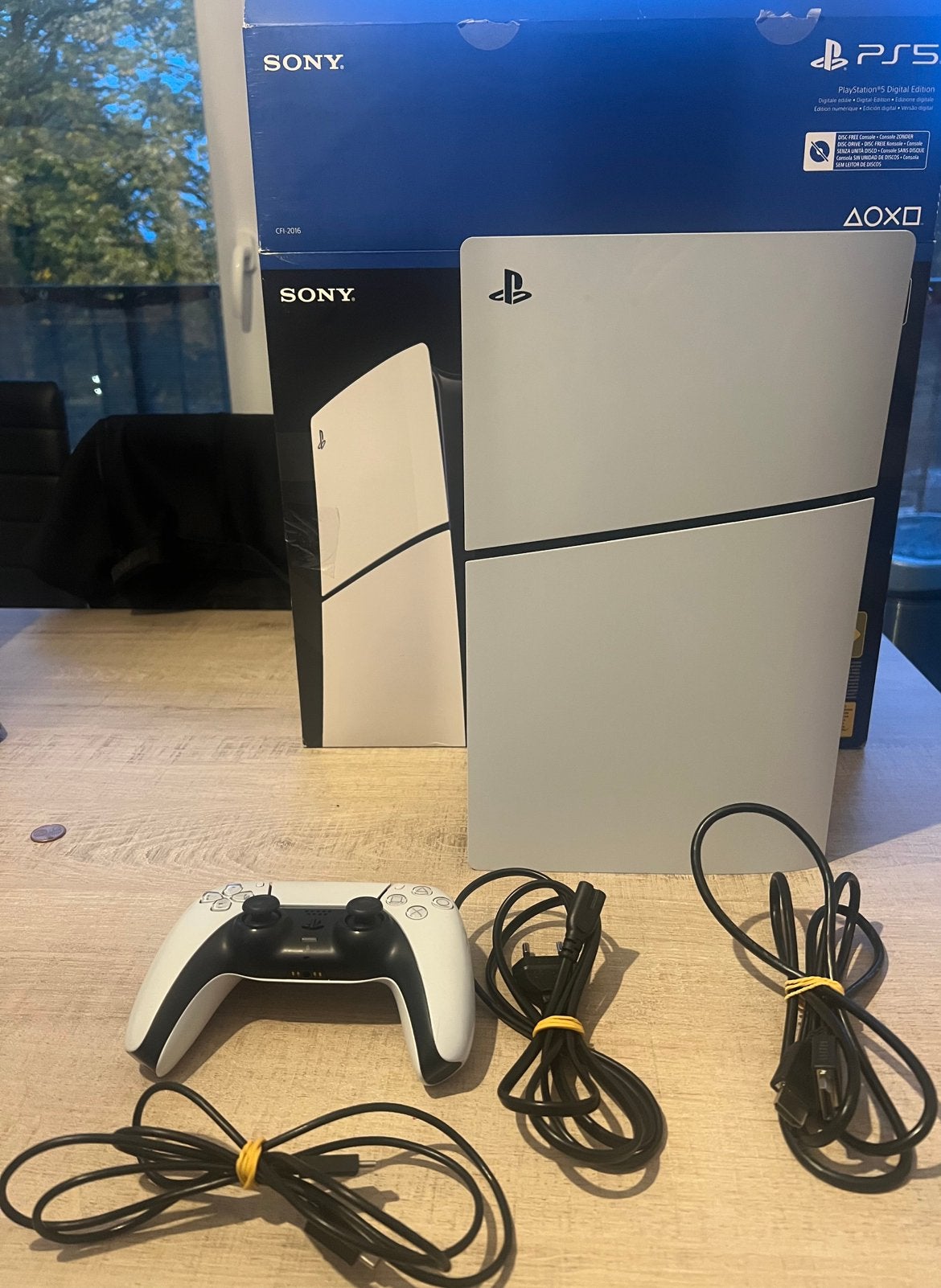 Playstation 5 slim digital 1TB met controller, Ophalen, Zo goed als nieuw, Slim