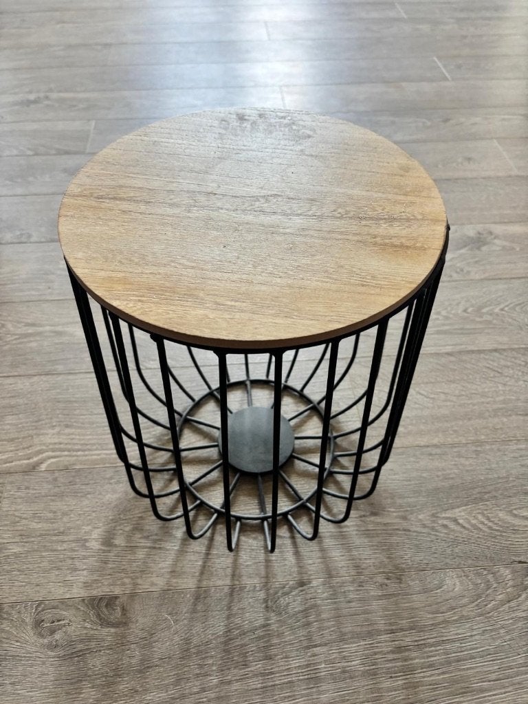 Zwart metalen bijzettafel / draadmand met houten deksel, Enlèvement, Utilisé, Métal ou Aluminium, Industrieel