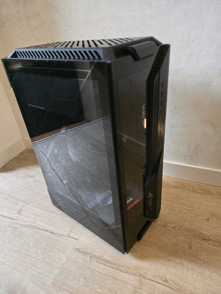 Asus ROG Z11 computerbehuizing, Computers en Software, Ophalen, Zo goed als nieuw