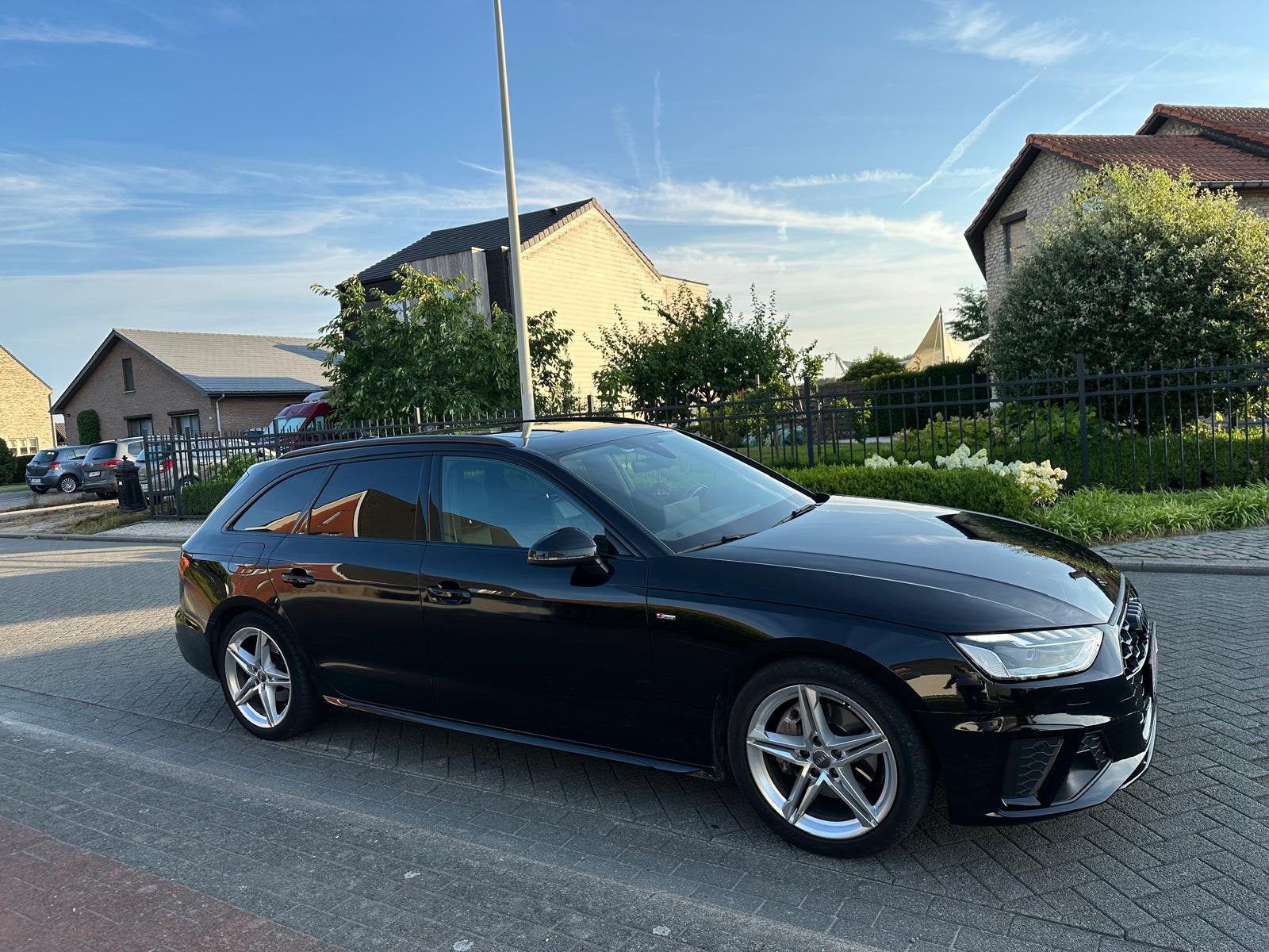 Te koop Audi A4 40TDI quattro 190pk black edition s-line, Auto's, Automaat, 4 cilinders, A4, Zwart