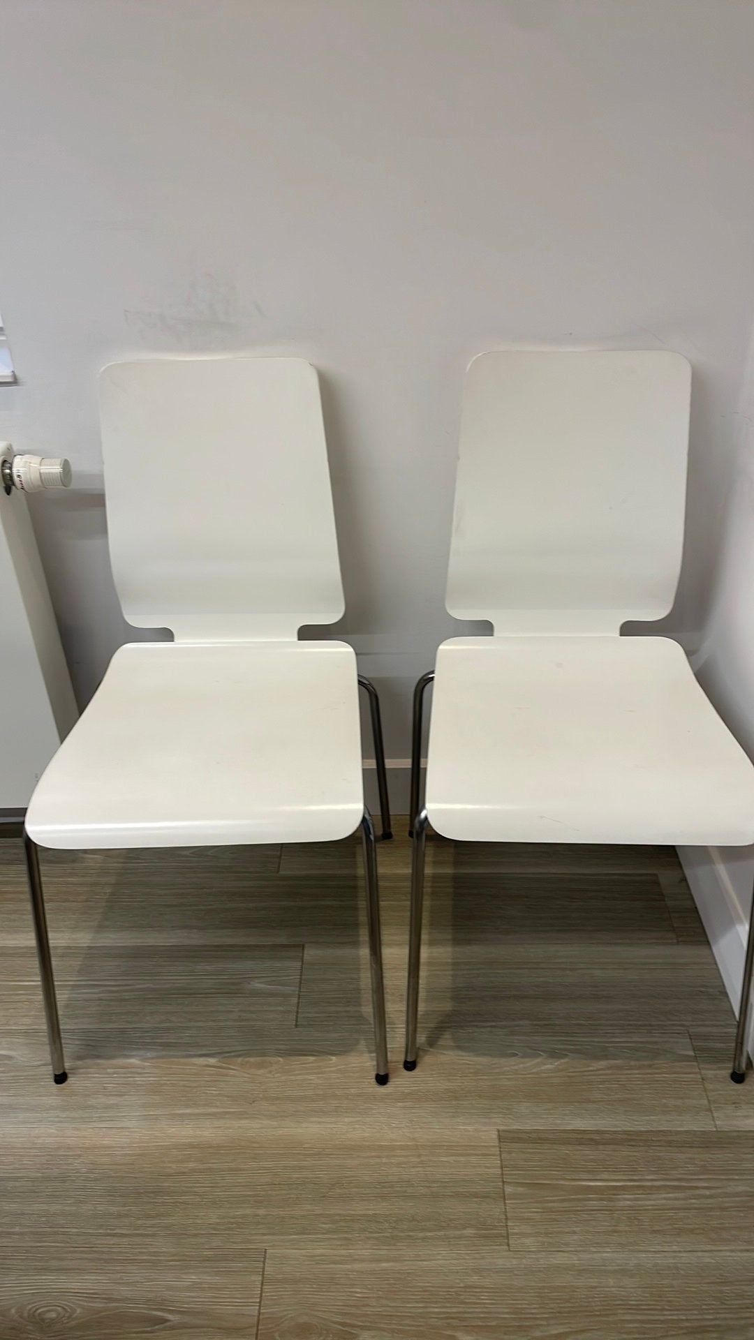 2 witte houten stoelen, Huis en Inrichting, Ophalen, Gebruikt, Twee, Wit