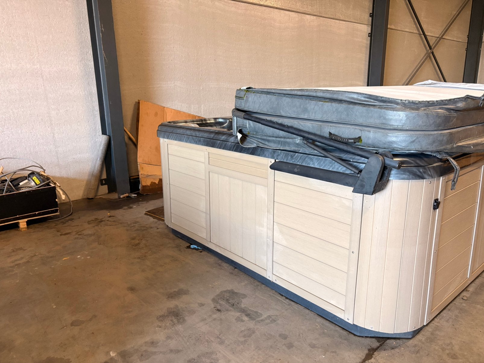 TWEEDEHANDS JACUZZI’S VANAF € 1.500 – Gratis Levering!, Ophalen, Zo goed als nieuw