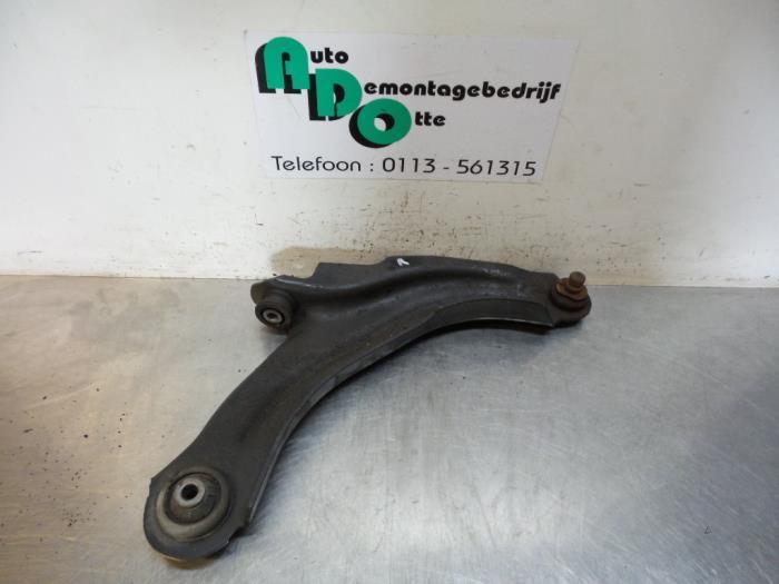 Draagarm rechts-voor van een Renault Clio (Clio 4 12-), Gebruikt, -, Renault, -