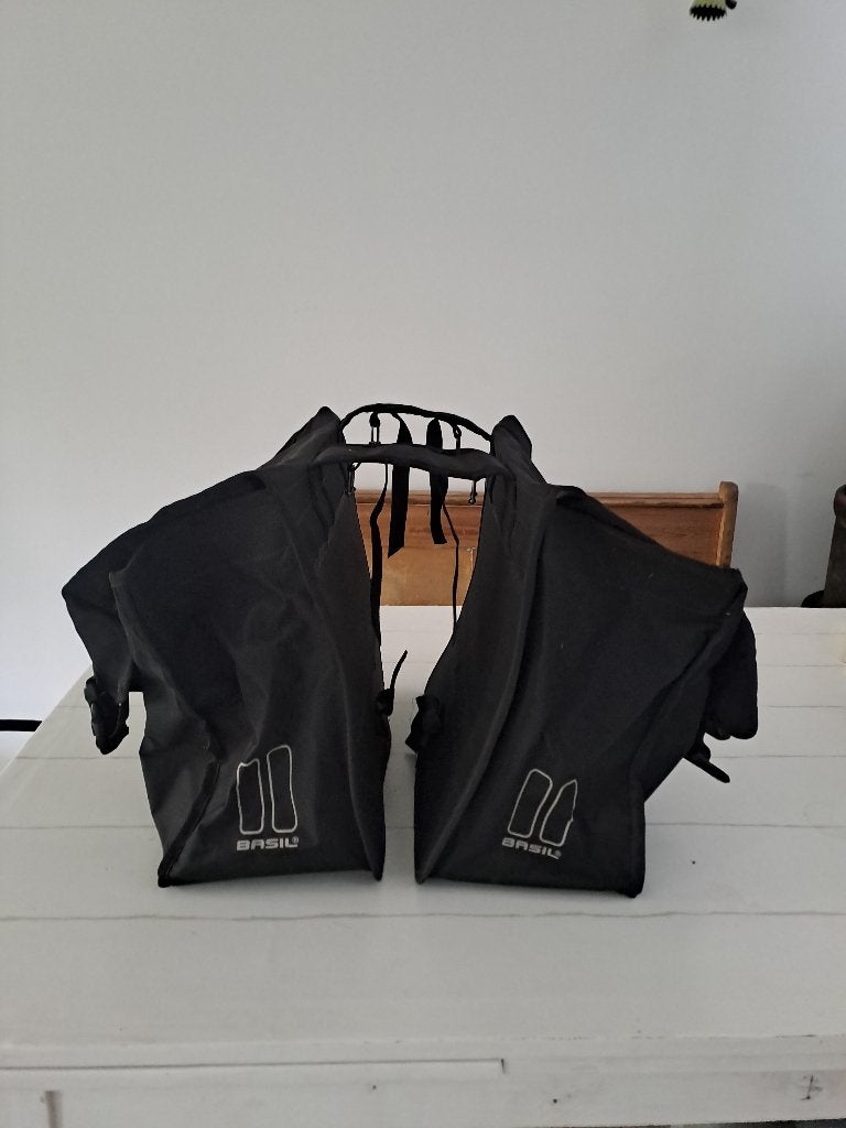 Dubbele fietstas Basil 47L, Fietsen en Brommers, Ophalen, Zo goed als nieuw, Basil