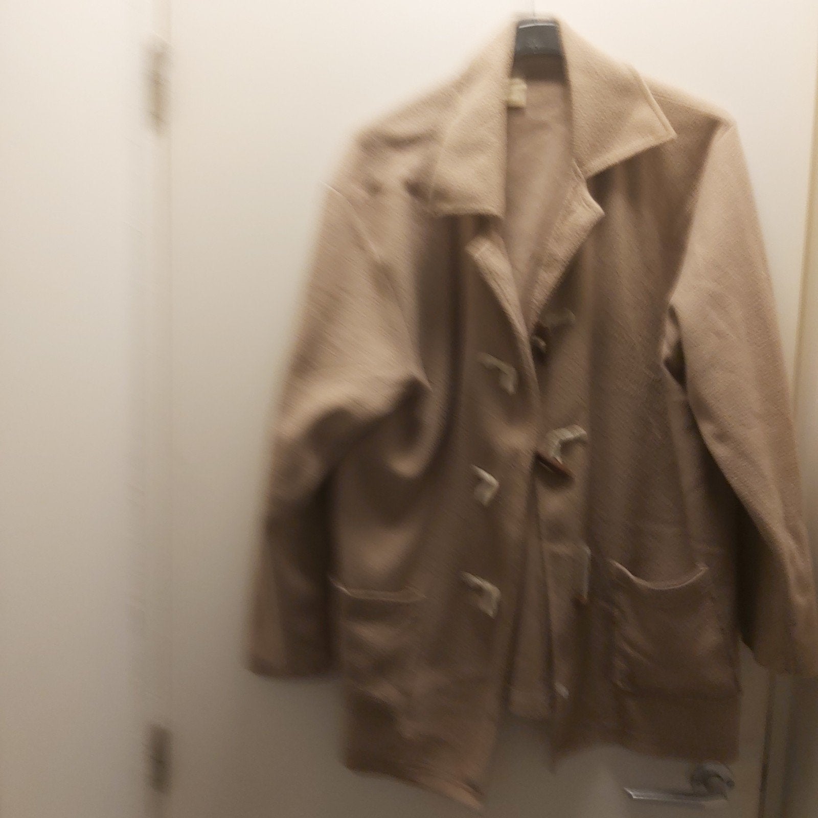 Tres belle  petite  veste, Vêtements | Femmes, Vestes | Hiver, Enlèvement