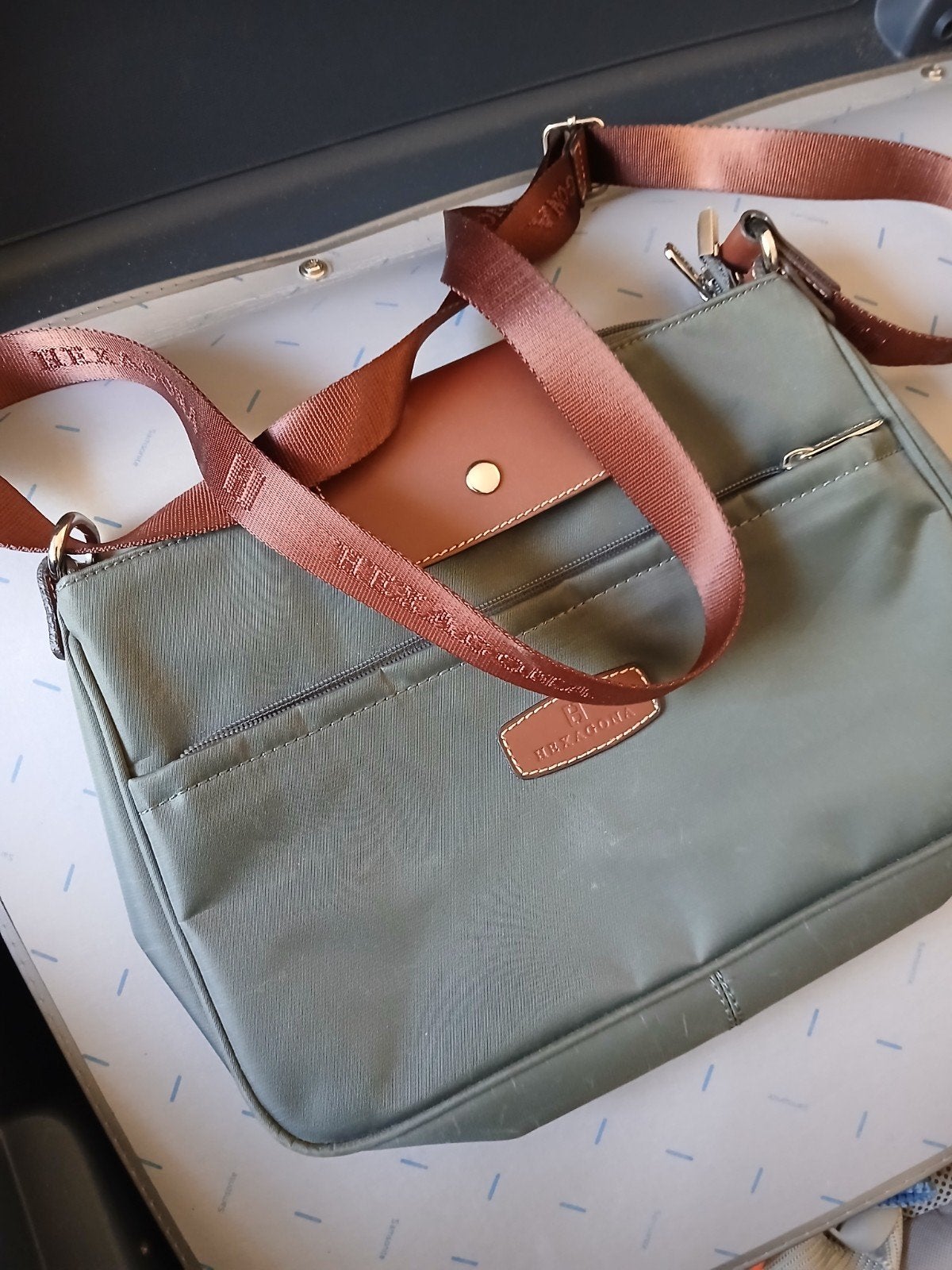 sac a main marque Hexagona, Enlèvement