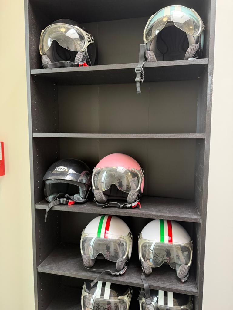 Verschillende vespa helmen, Ophalen of Verzenden, Zo goed als nieuw