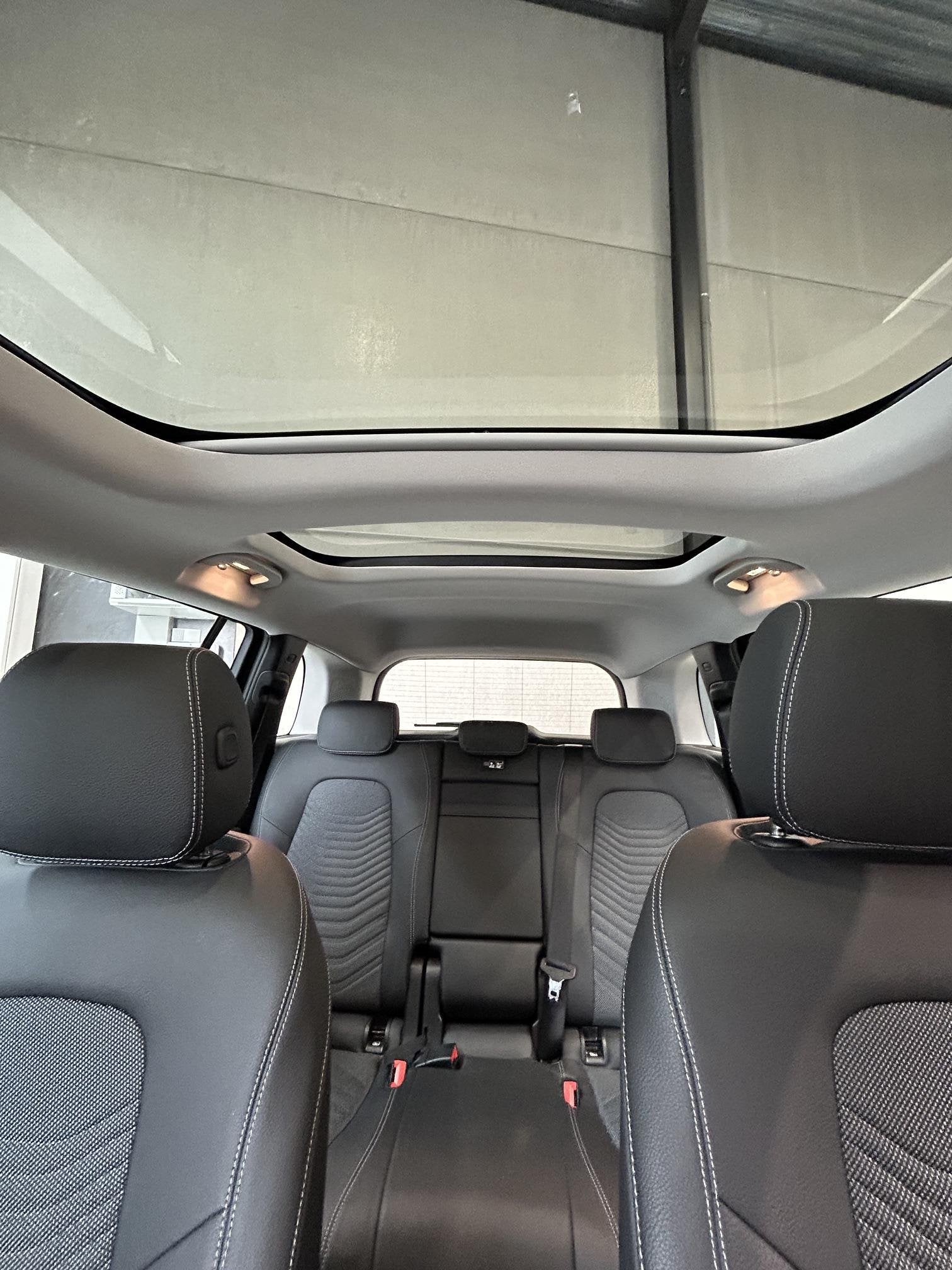 Mercedes-Benz GLB-Klasse 220 D 4MATIC Luxury Line Panoramisc, Auto's, Automaat, Dealer onderhouden, Stof, Gebruikt