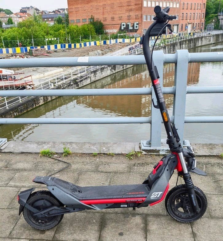 Trottinette électrique Ninbot Segway zt3 pro, impeccable,, Enlèvement, Comme neuf, Step électrique (E-scooter), Ninebot