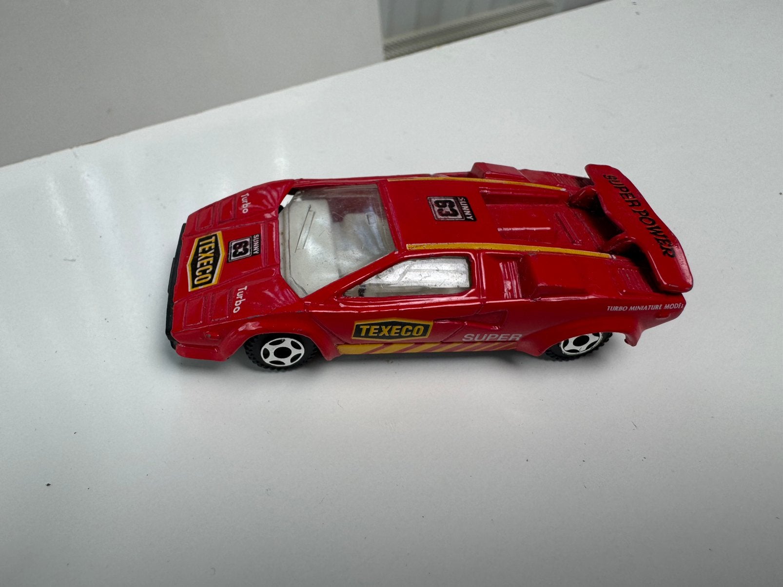 Miniatuur auto - rode sportwagen, Ophalen, Zo goed als nieuw