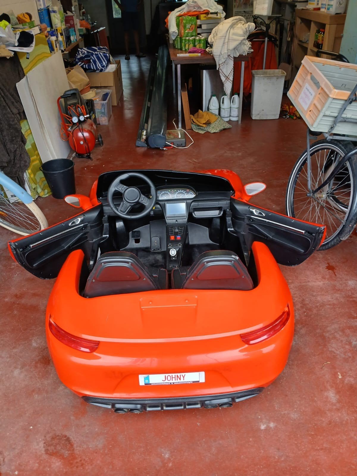 Voiture pour enfants Porsche Duo-Seat avec radio, Comme neuf