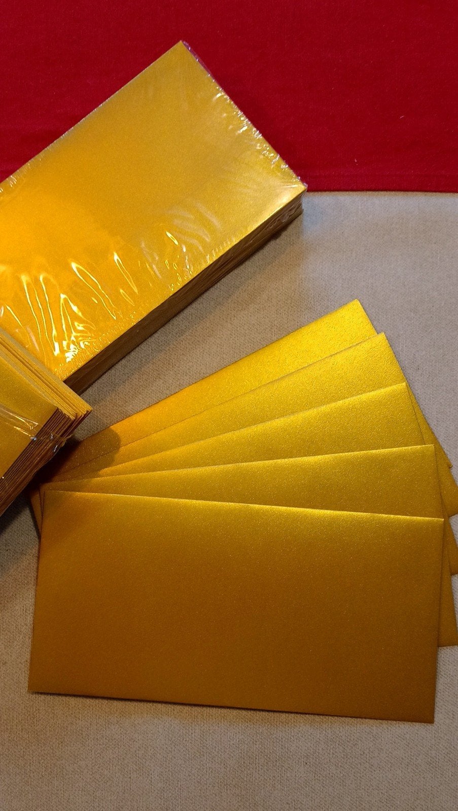 82 enveloppes dorées, Hobby & Loisirs créatifs, Cartes | Fabrication, Enlèvement ou Envoi, Neuf, Noël
