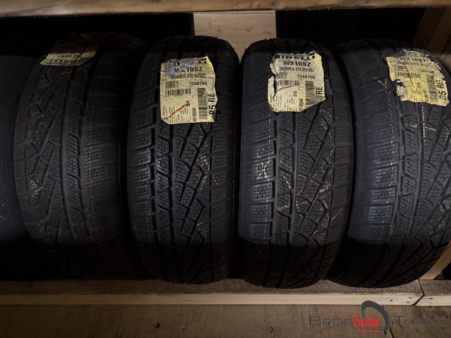 nieuw winter 205/60R15 Pirelli 205/60 R15 205/60/15 2056015, Auto-onderdelen, 15 inch, -, -, Nieuw