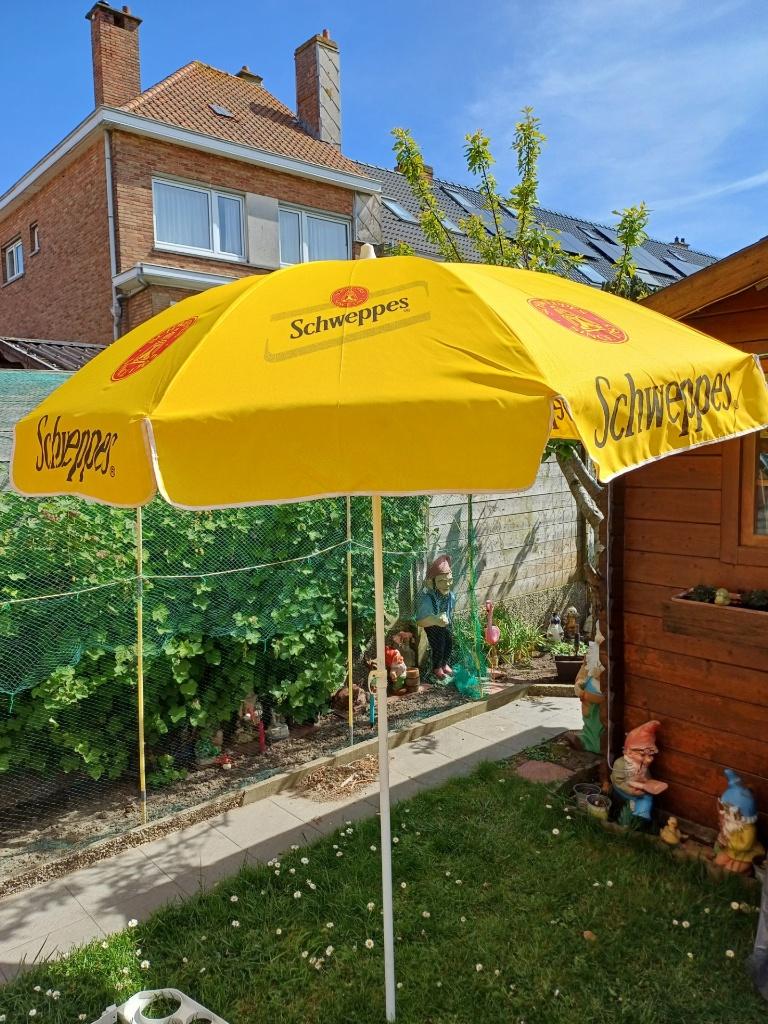 schweppes parasol  in nette staat, Tuin en Terras, Ophalen, Gebruikt, Stokparasol