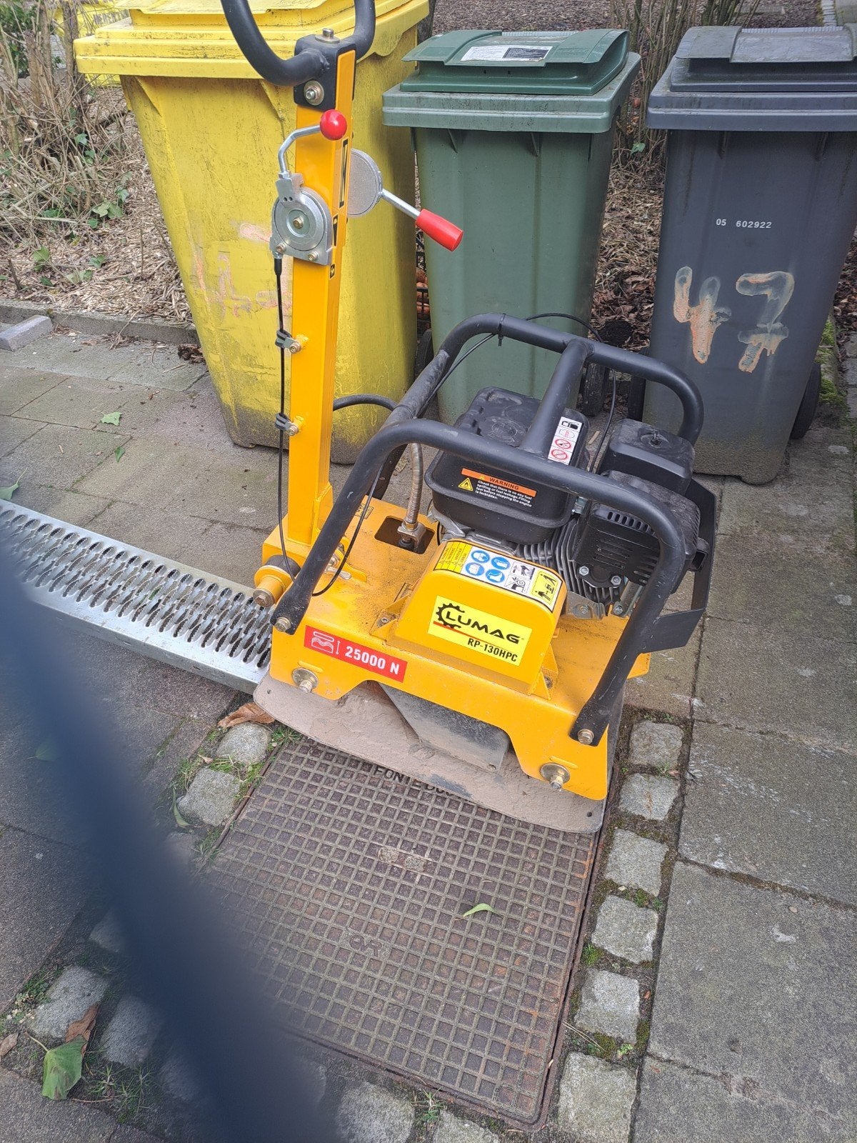 zwaar trilplaat 130k. tril voor en achter. en klinkersschaar, Tuin en Terras, Ophalen
