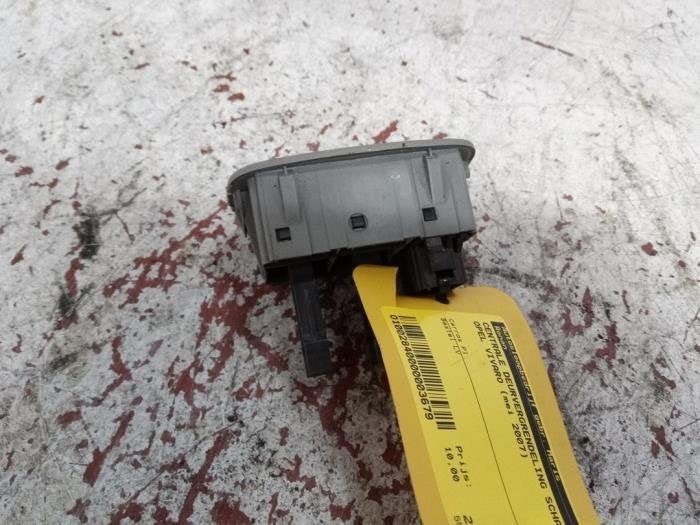 Centrale deurvergrendeling Schakelaar van een Opel Vivaro, Gebruikt, -, -, Opel