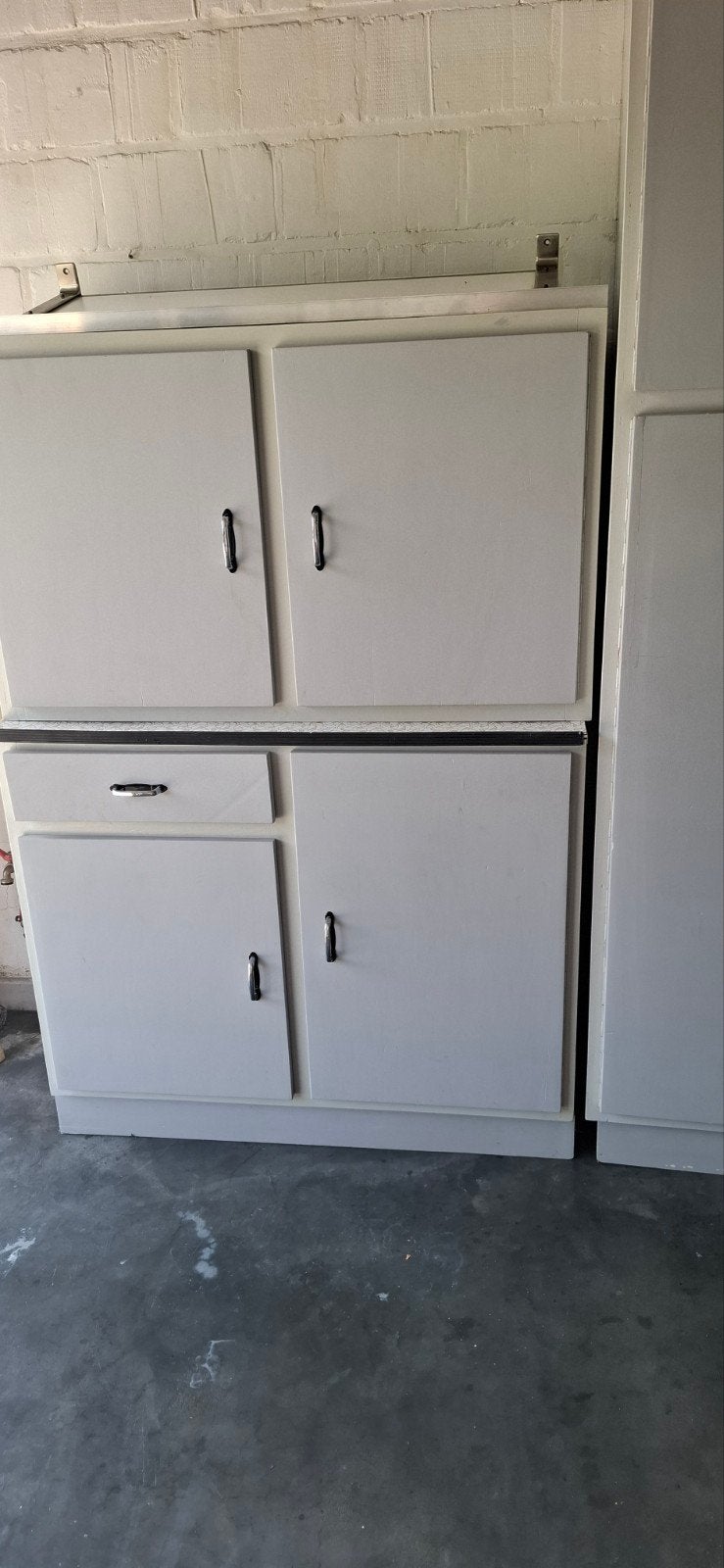 Armoire de cuisine en bois peint en trois pièces. peut être, Enlèvement