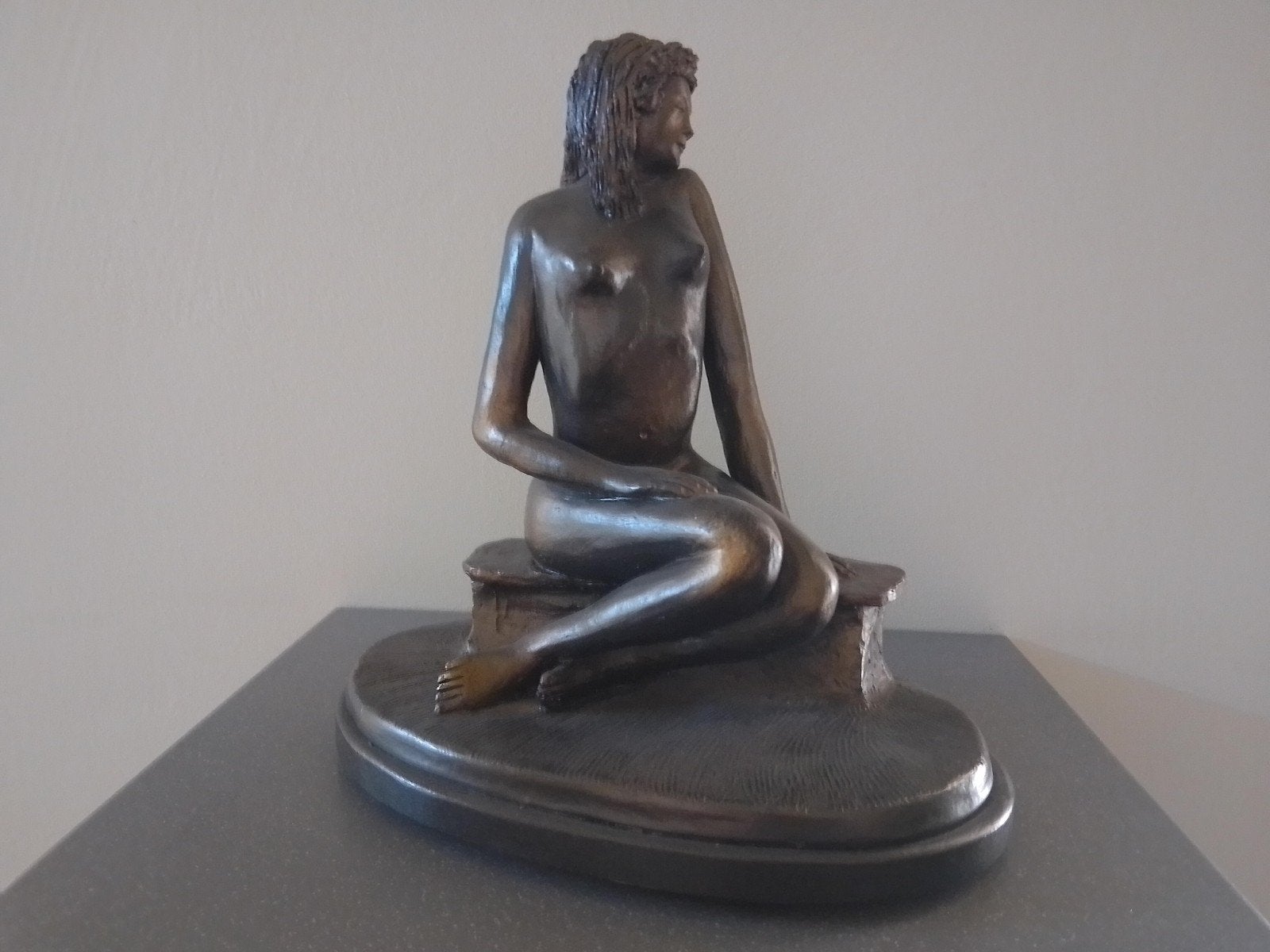 Mooi Terra cotta beeld/ Zittend Naakt, Antiquités & Art, Enlèvement, Statue