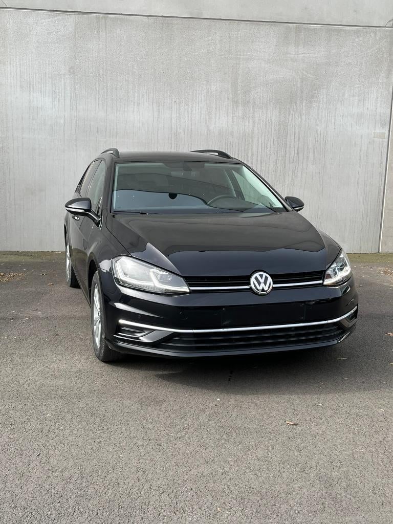 VOLKSWAGEN GOLF VARIANT / LEDER / PARKSENS / CAMERA, Auto's, Volkswagen, Voorwielaandrijving, 1300 kg, https://public.car-pass.be/vhr/e1f3d823-627f-44e4-b86a-317095c6c34b