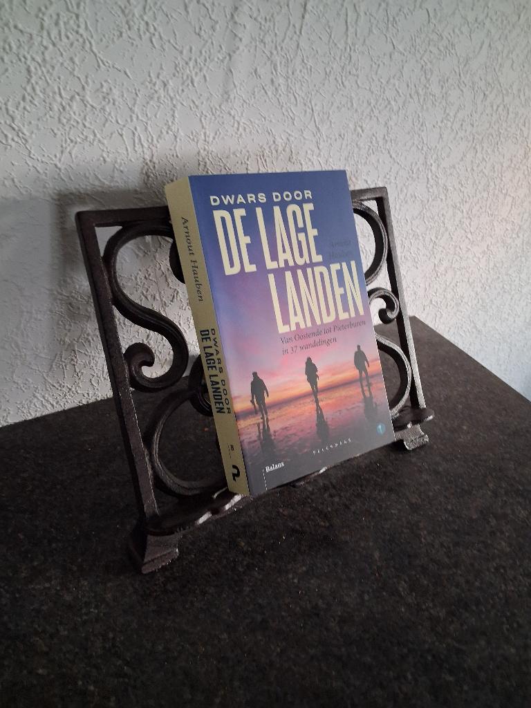 Arnout Hauben, 'Dwars door de Lage Landen: 37 wandelingen', Boeken, Arnout Hauben., Ophalen, 20e eeuw of later, Gelezen