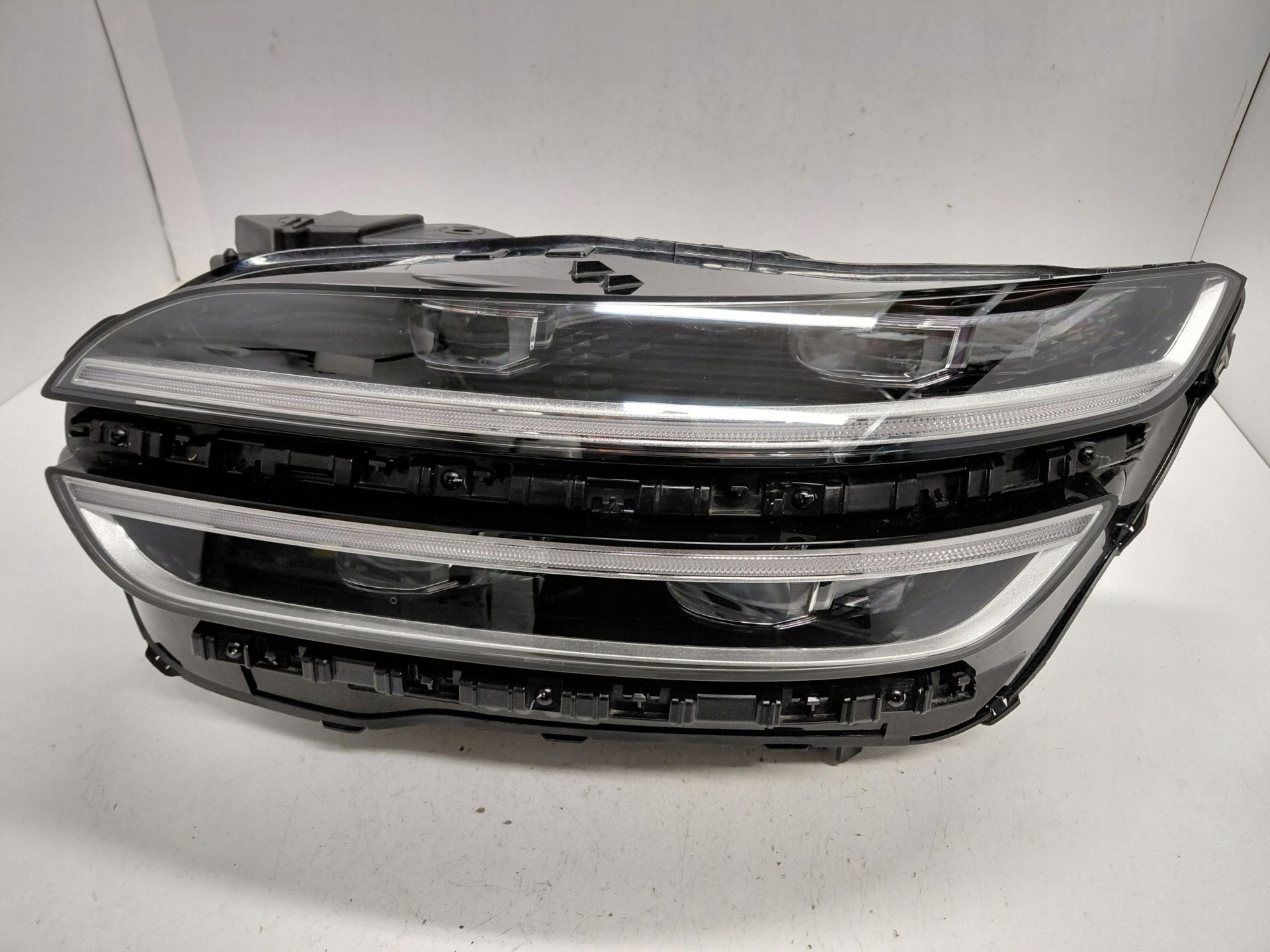 Genesis GV70 Koplamp Links HE04, Genesis Motor, LLC, Gebruikt, Info@genesis.com, Heolleung-ro 12
06797  Seoul