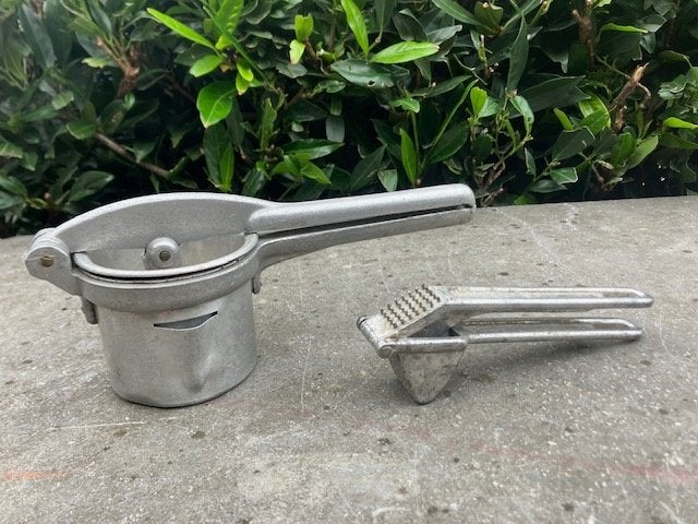 PRESSE-FRUITS VINTAGE EN ALUMINIUM PURISSIMO MADE IN ITALIE, Enlèvement ou Envoi