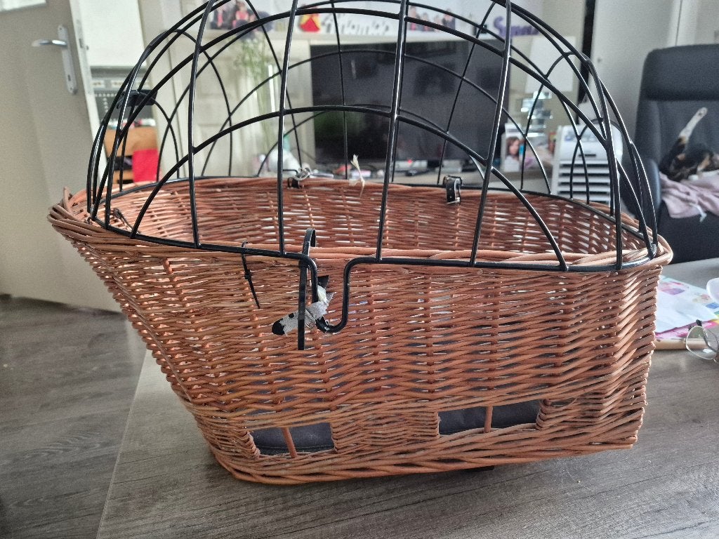 Basil pasja fiets hondenmand, Animaux & Accessoires, Paniers pour chiens, Comme neuf, Roseau, Enlèvement