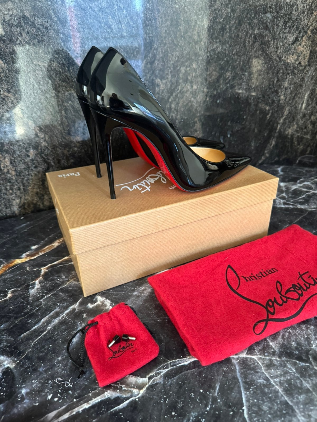 Louboutin kate zwart maat 39, Enlèvement, Comme neuf, Noir