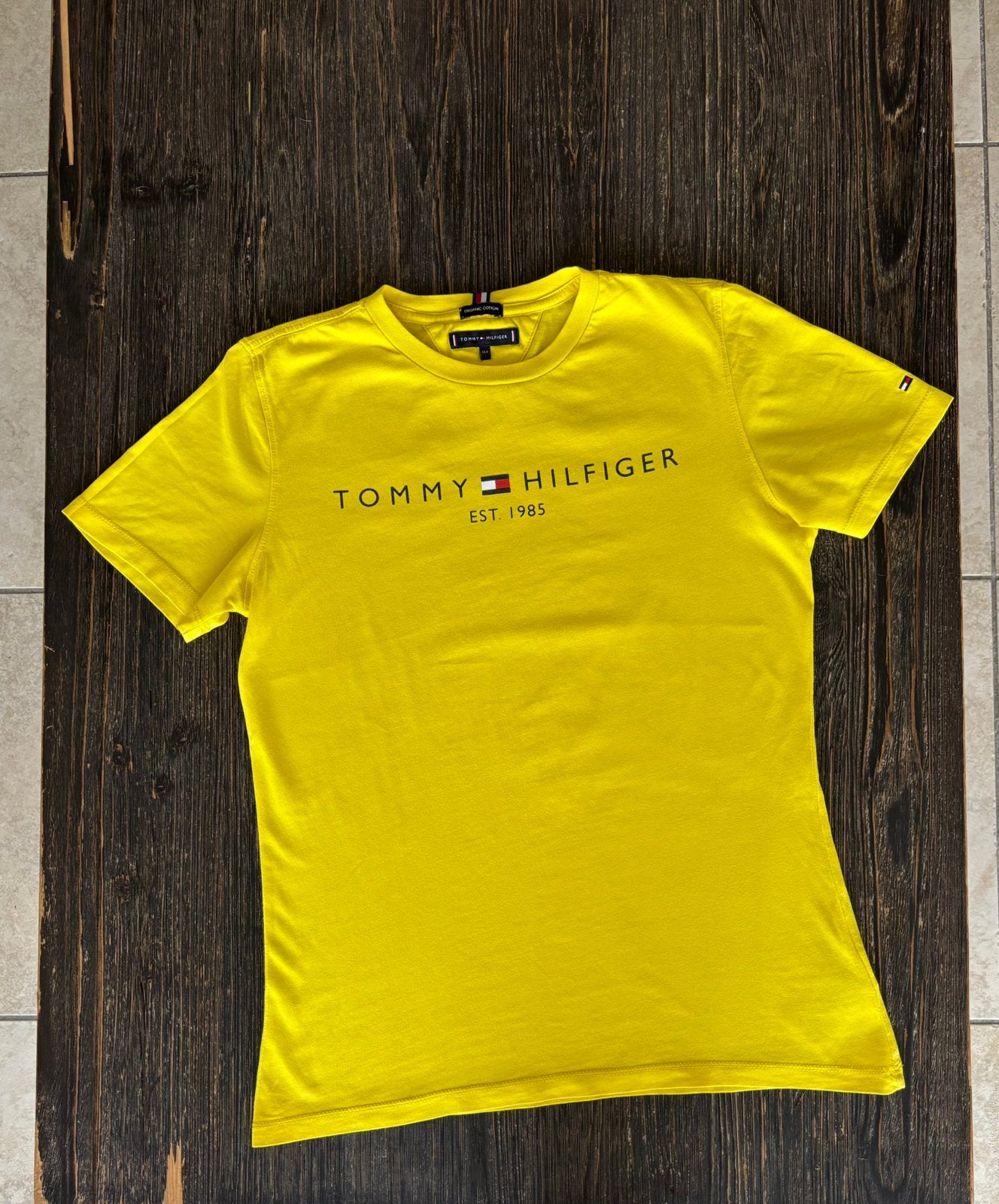 Gele t-shirt Tommy Hilfiger maat 164, Enfants & Bébés, Vêtements enfant | Taille 164, Enlèvement ou Envoi, Comme neuf