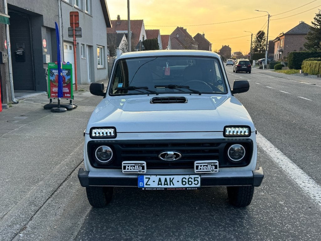 Lada Niva 1.7 4x4/77.000km/Carplay/Essence/2019, Autos, Achat, Niva, Euro 6, 2 places