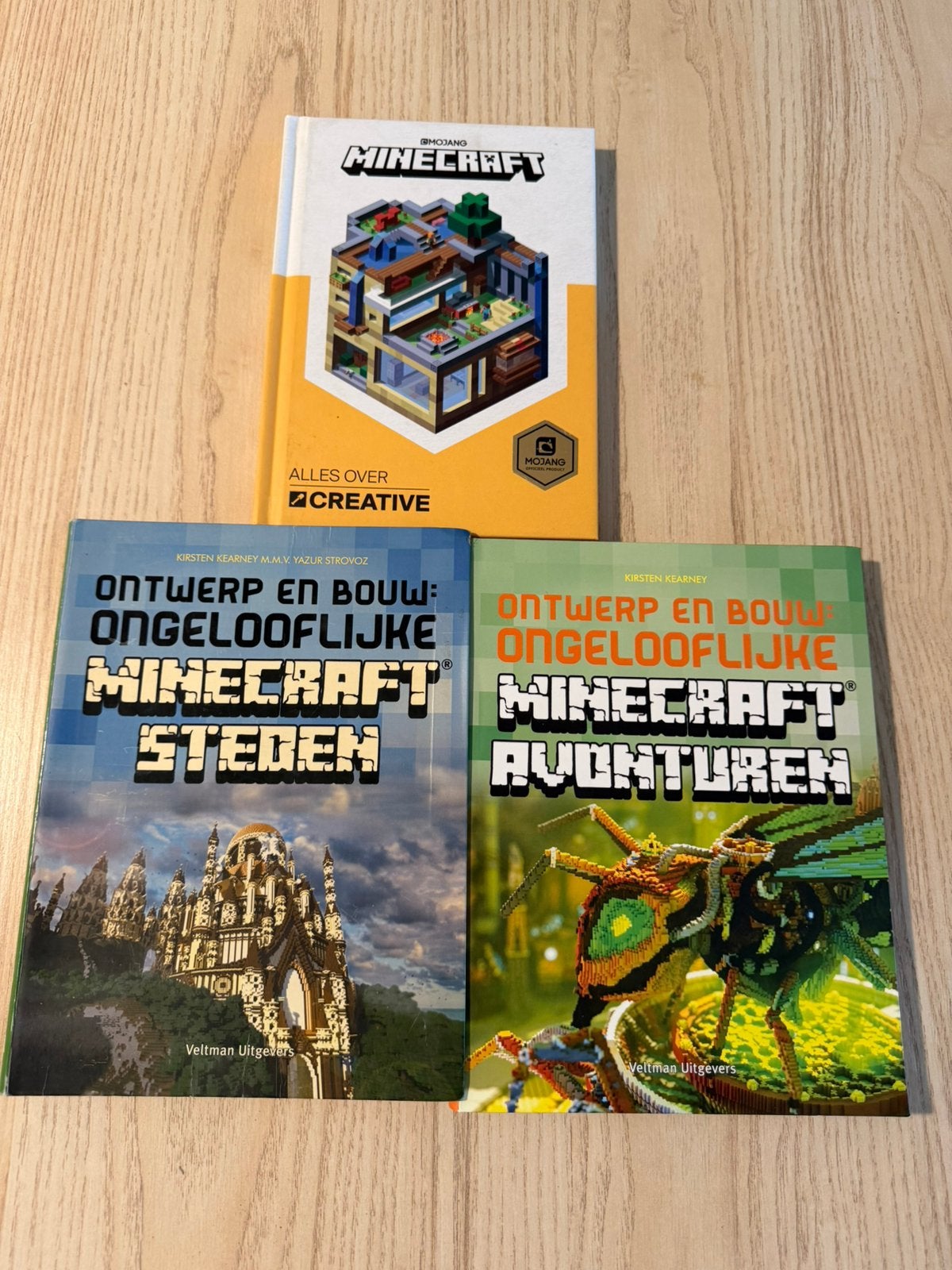 3 livres Minecraft — Mojang + villes et aventures officiels, Enlèvement ou Envoi, Comme neuf