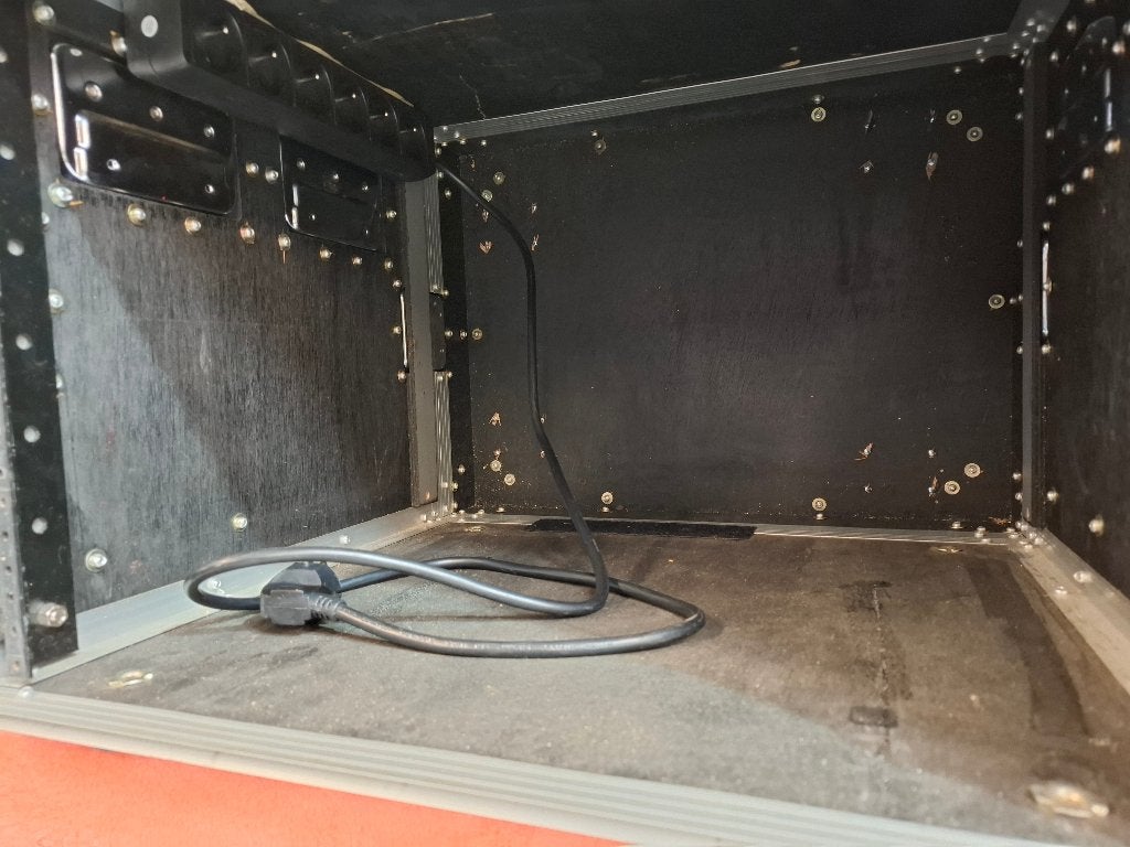 Te Koop:19 inch flightcase 9U op wieltjes, Muziek en Instrumenten, Ophalen, Zo goed als nieuw, Overige instrumenten, Flightcase