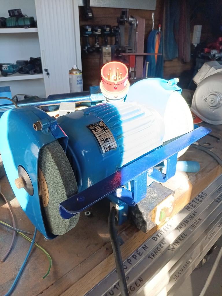 Slijpmolen industieeel, Doe-het-zelf en Bouw, Ophalen, Zo goed als nieuw, 700 tot 1000 watt, Werkbankslijpmachine