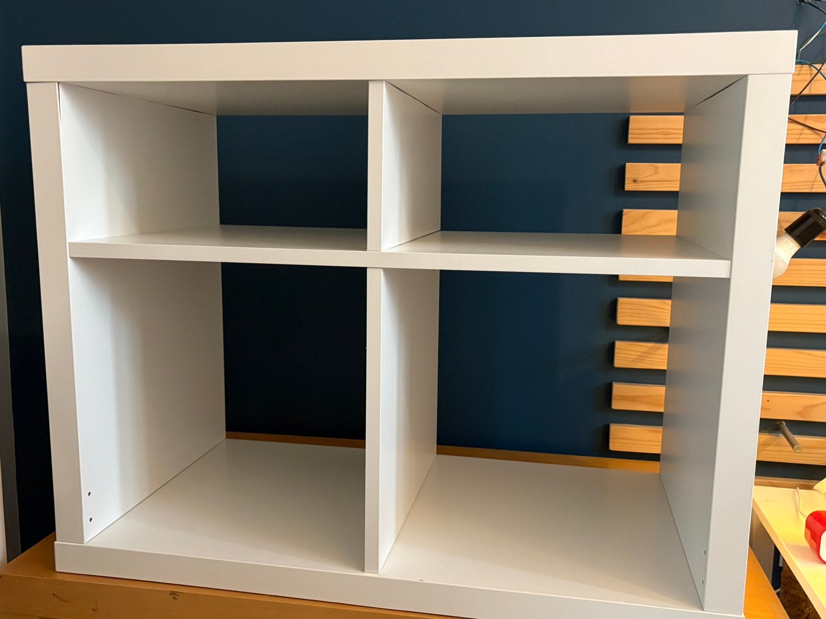 2x IKEA KALLAX wit – aangepast model met 2 lage vakken, Maison & Meubles, Armoires | Bibliothèques, Enlèvement, Comme neuf