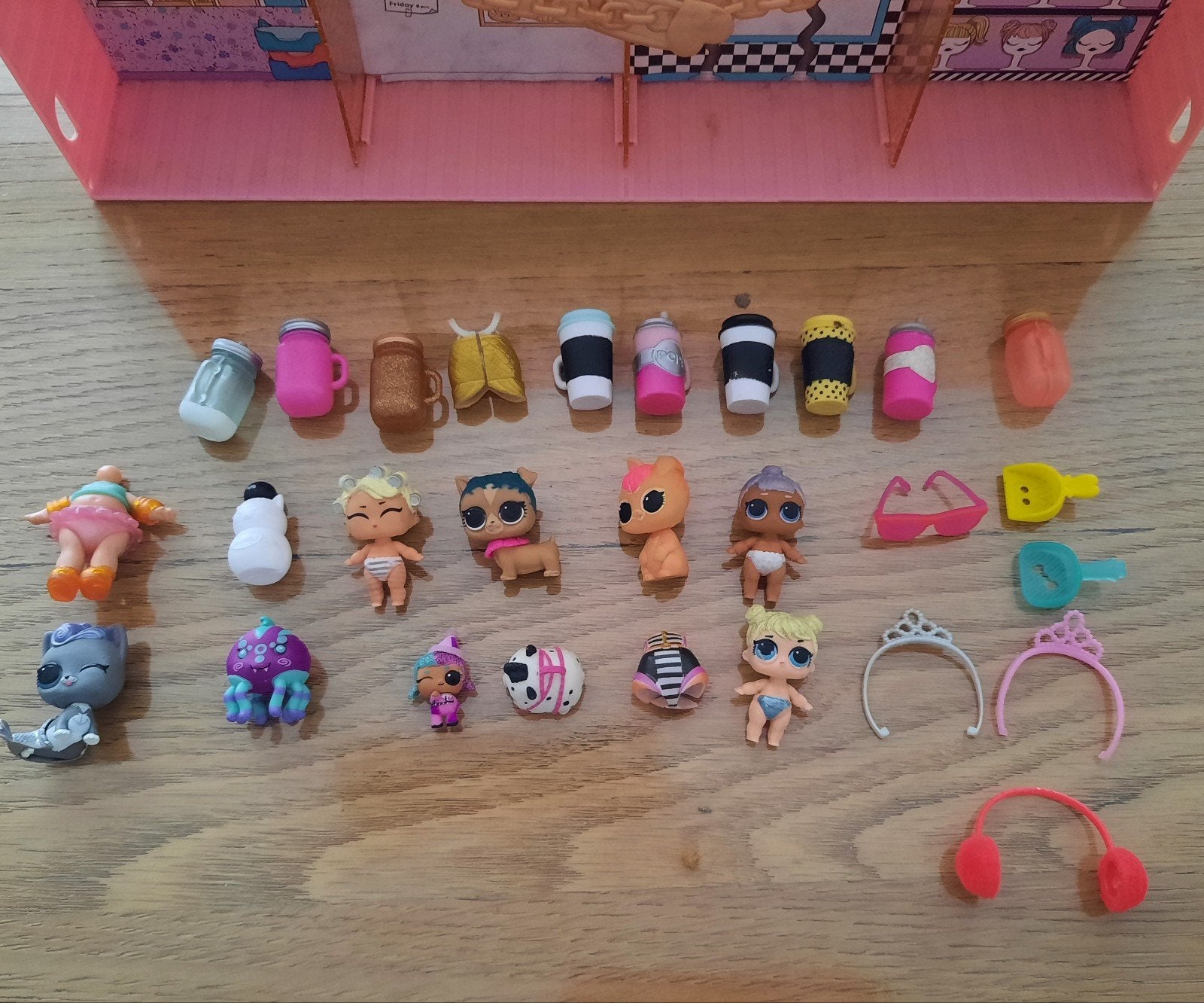 LOL Surprise Pop Up Store met poppen en accessoires, Ophalen of Verzenden, Zo goed als nieuw, Poppenhuis