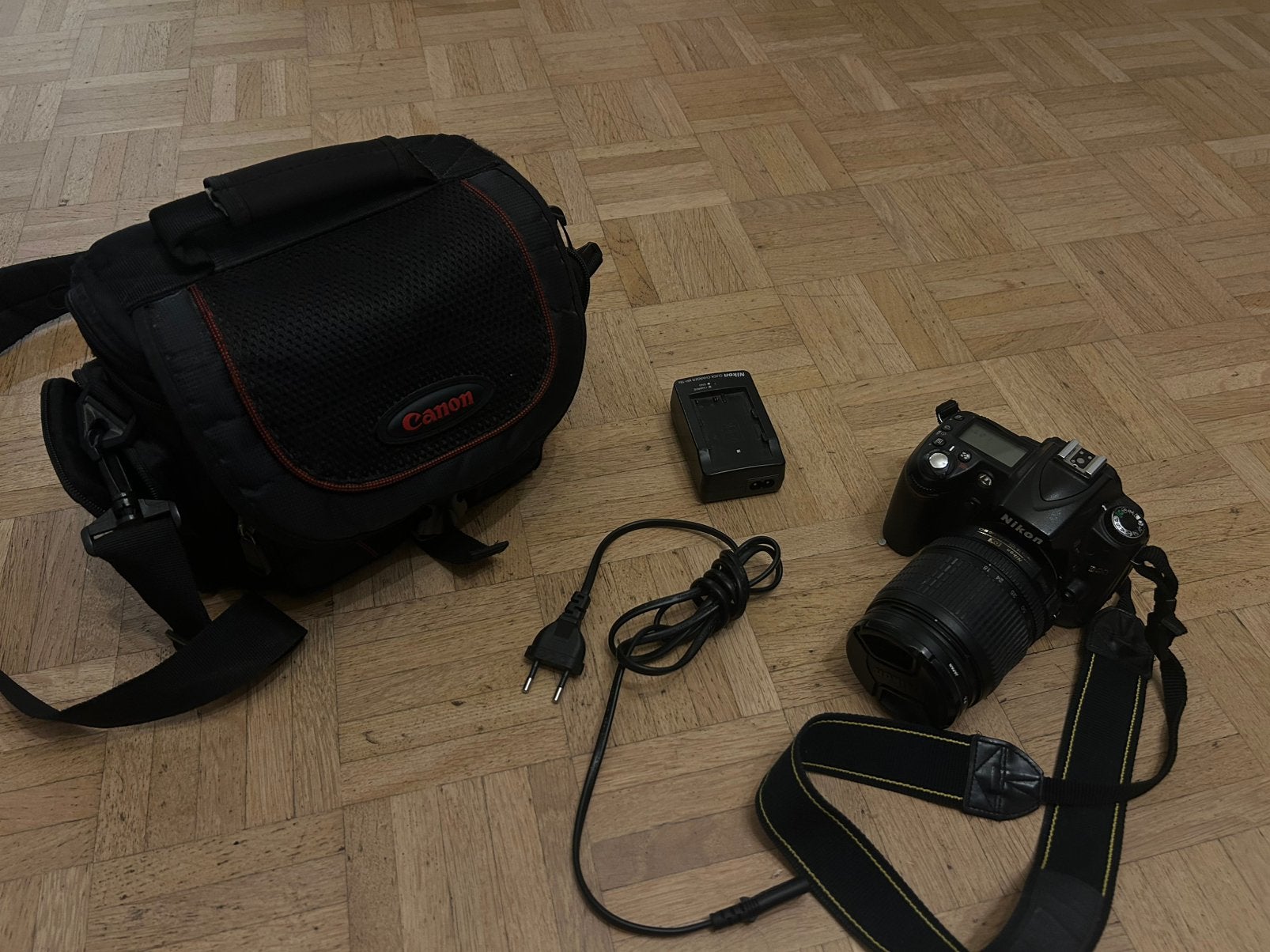 Nikon D90 DSLR-camerabundle + 18-105 mm VR-lens, Gebruikt, Overige typen, Ophalen of Verzenden, Zwart