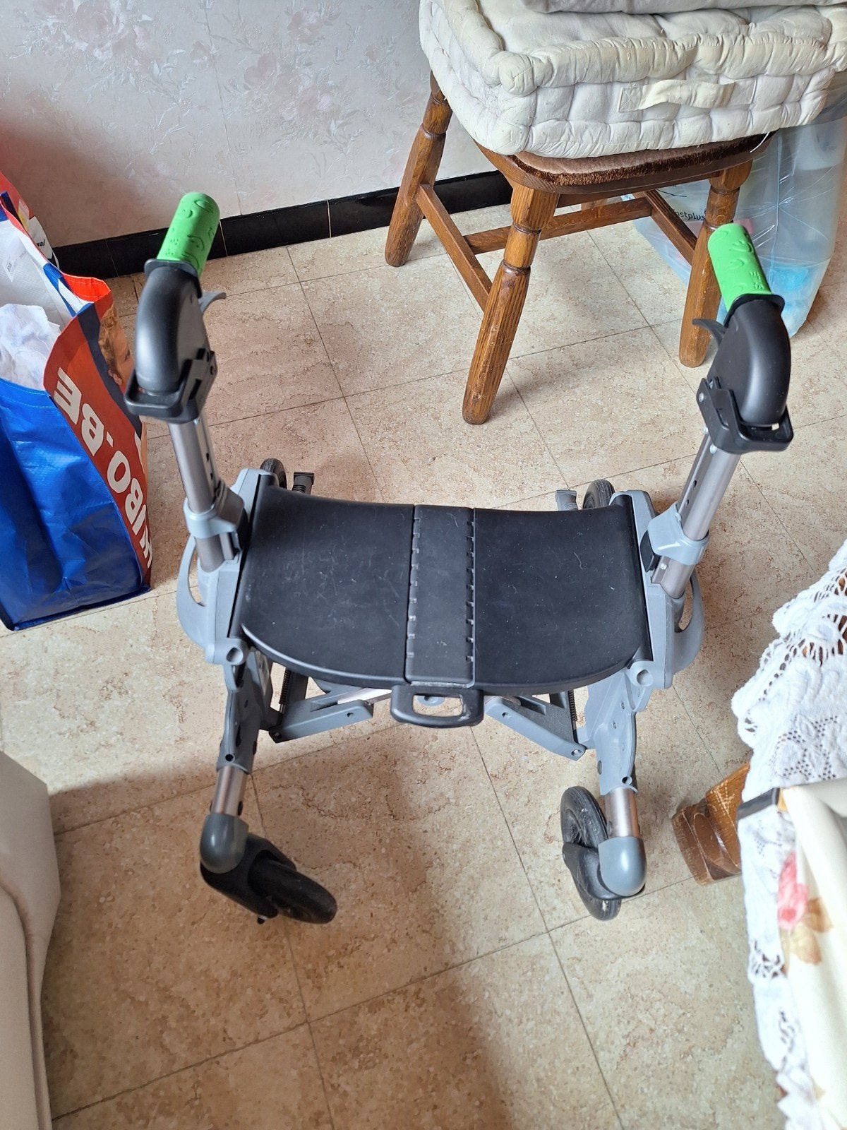 À vendre : Petit déambulateur pliable, Enlèvement, Pliable, Comme neuf